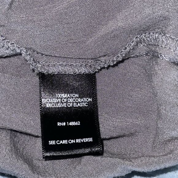 Torrid Womens Gray Sleeveless Embroidered Babydoll Tunic Top Size 1 Rayon Blend - Picture 3 of 8